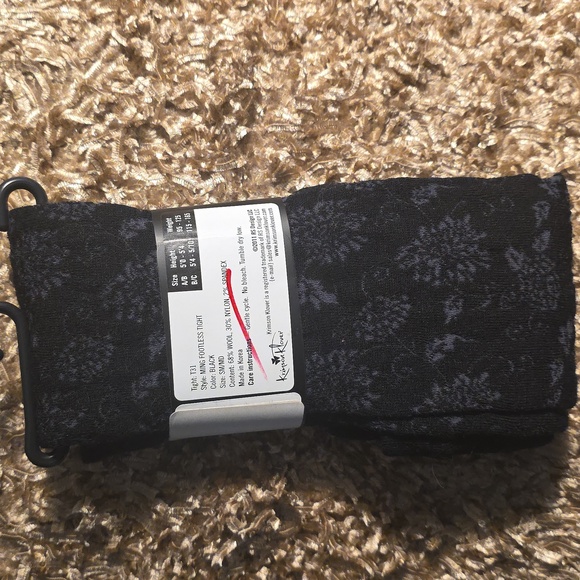 Pretty Krimson Klover sweater tights!  Cozy! ❄️⛄️ - Picture 2 of 2